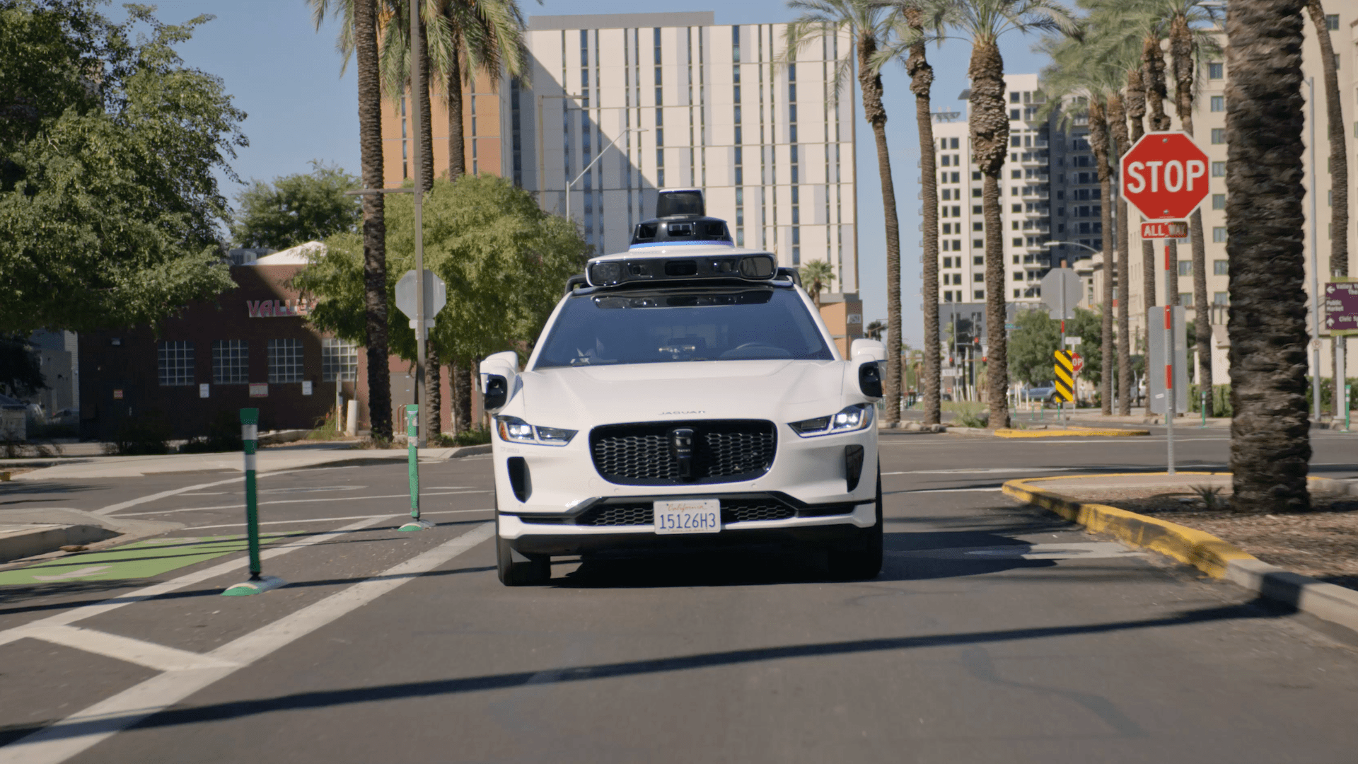 Jaguar I-PACE driving fully autonomously through Downtown Phoenix